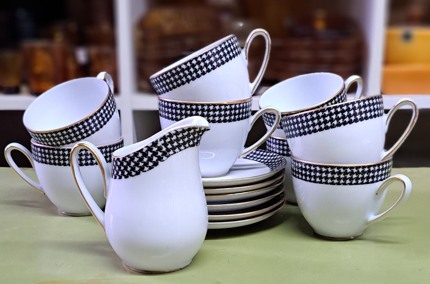 סט פורצלן שחור לבן